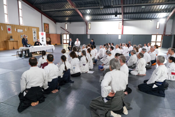 conférence aikido Hombu dojo cuisine japonaise Doi Yushiharu André Cognard participants