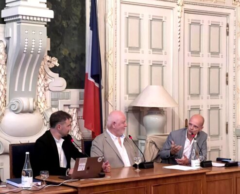Les intervenants du colloque à la tribune, en Mairie de Lyon 7
